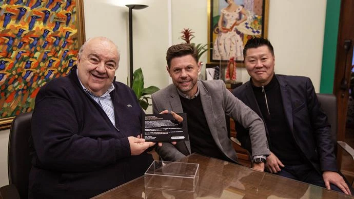 Greca recebe título "Piá Orgulho da Gente", criado por empresa de mídia externa de Curitiba