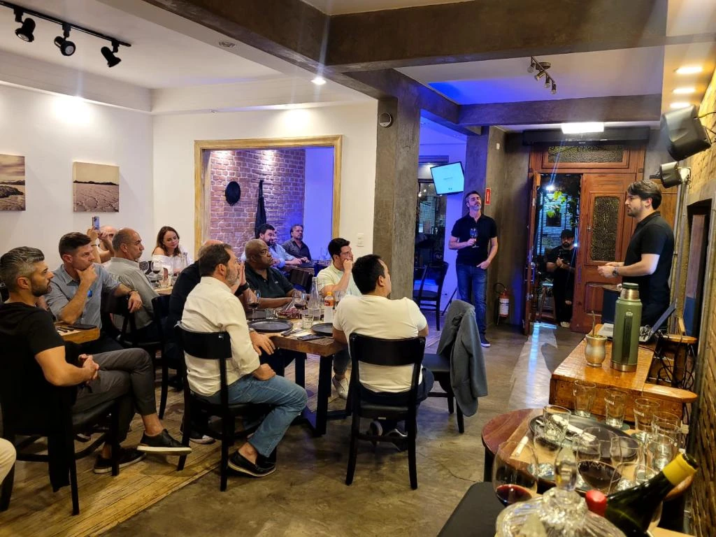 Com veículos, agências e anunciantes, Central de Outdoor promove Confraria Central