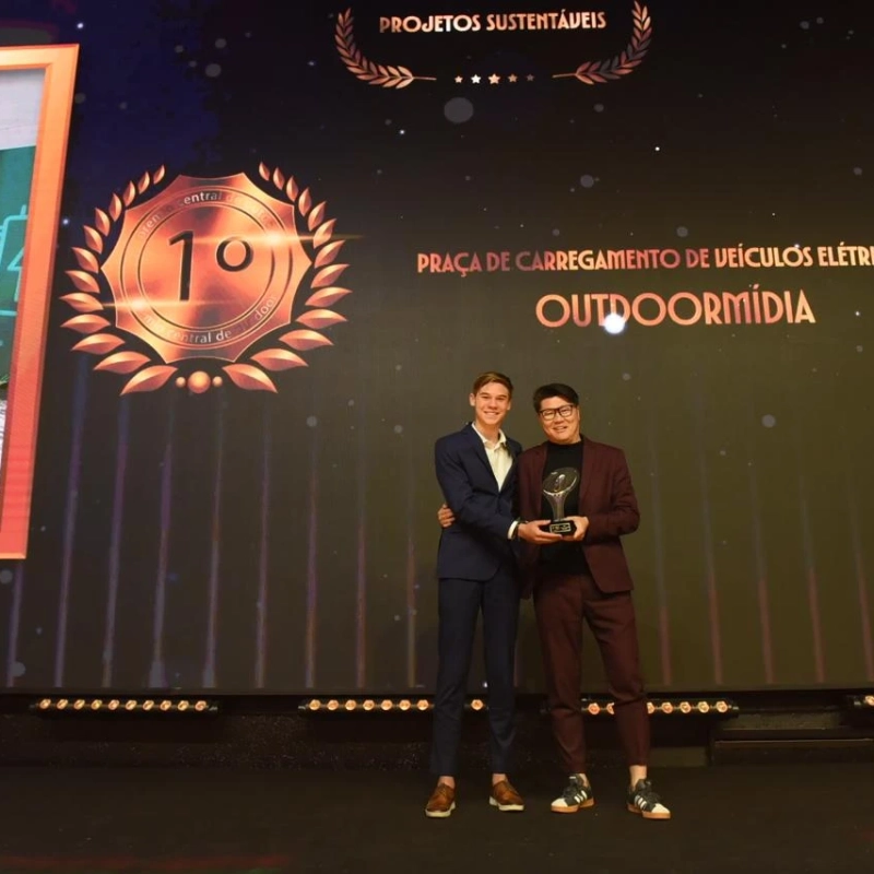 Outdoormídia recebe ouro com o projeto “Praça de carregamento de veículos elétricos”, na categoria Projetos Sustentáveis