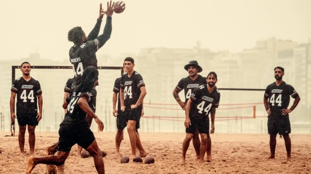 Snickers e MUDE ativam o Rio na semana da NFL com DOOH e experiências de marca